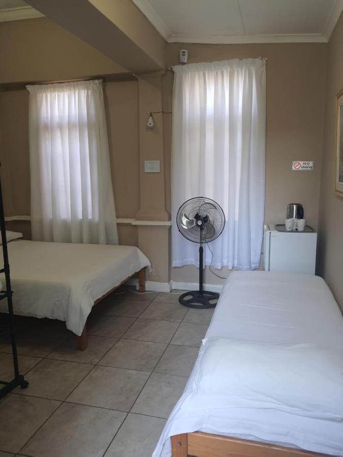 Oasis Shanti Backpackers Oudtshoorn Dış mekan fotoğraf