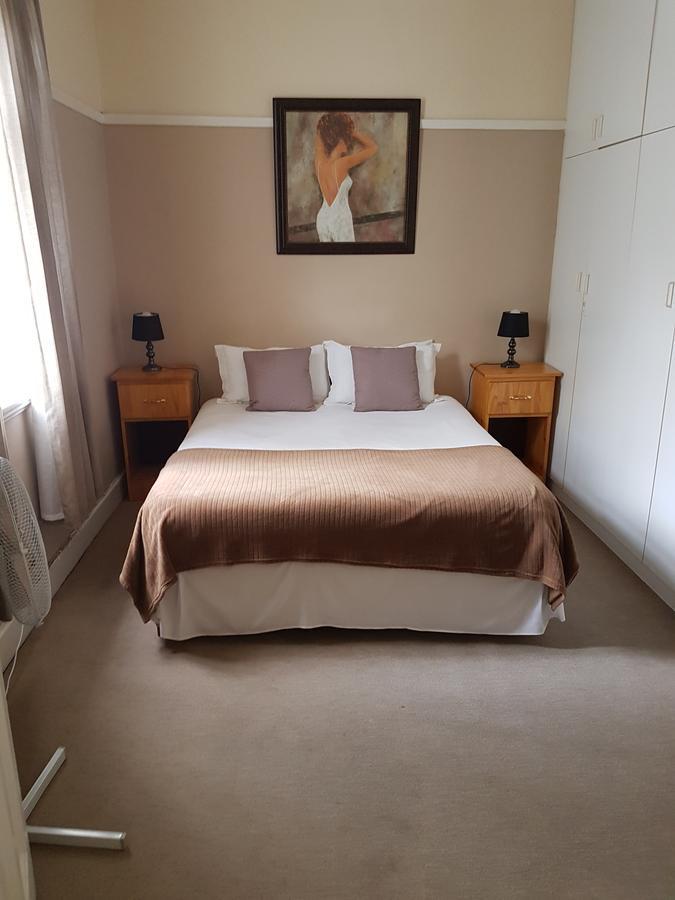 Oasis Shanti Backpackers Oudtshoorn Dış mekan fotoğraf