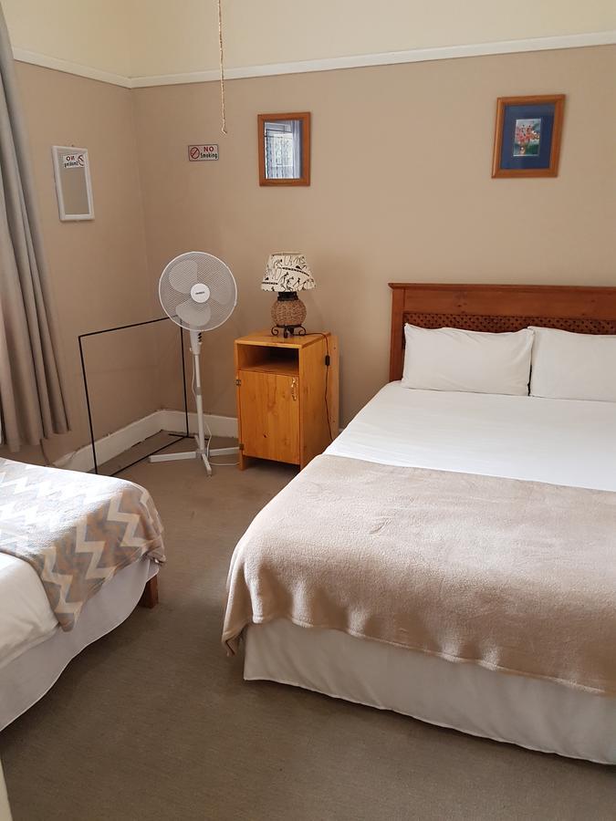 Oasis Shanti Backpackers Oudtshoorn Dış mekan fotoğraf