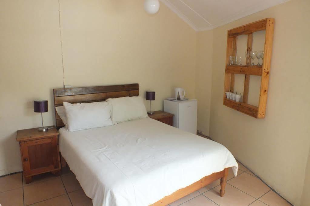 Oasis Shanti Backpackers Oudtshoorn Dış mekan fotoğraf