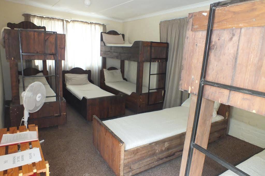 Oasis Shanti Backpackers Oudtshoorn Dış mekan fotoğraf