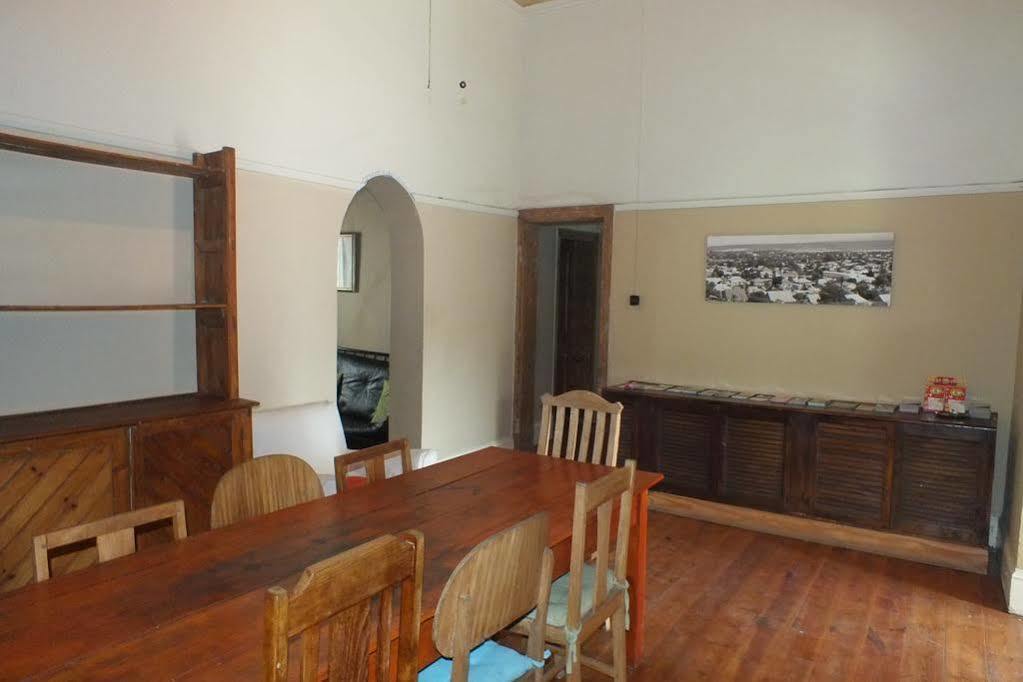 Oasis Shanti Backpackers Oudtshoorn Dış mekan fotoğraf